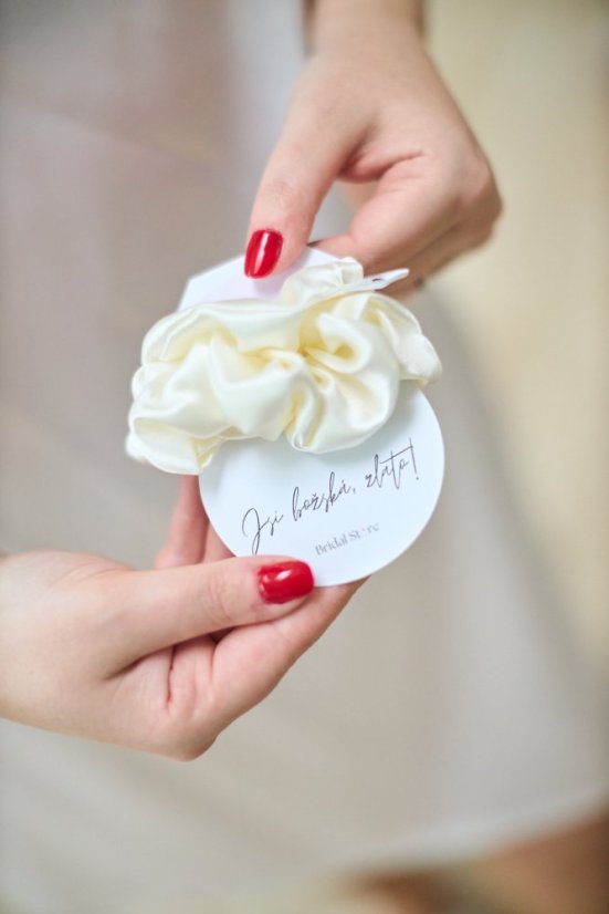 Box pro skvělou svědkyni - Barva scrunchie: Černá