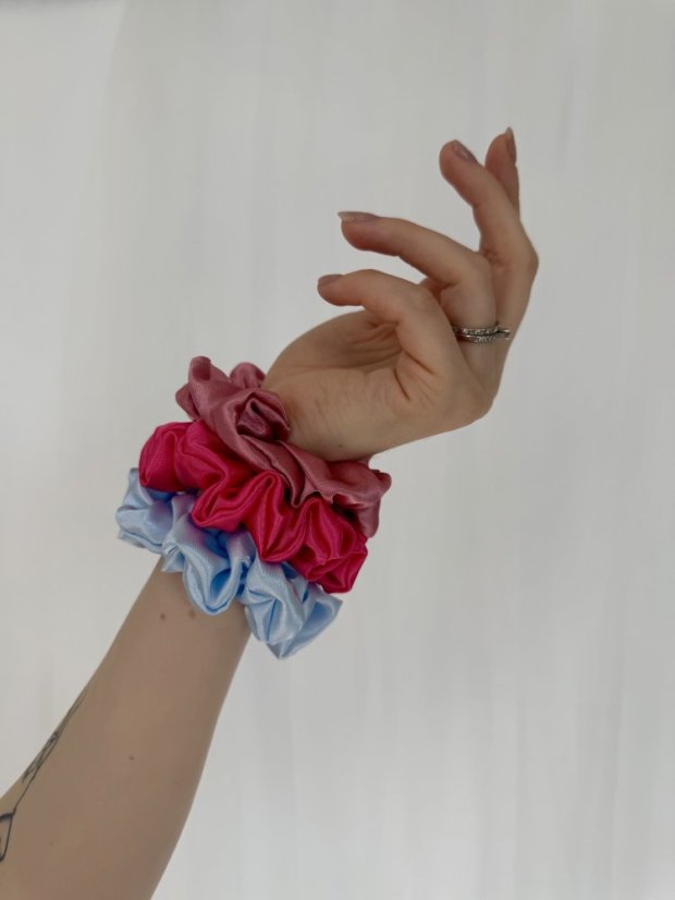 Saténová scrunchie KLASIK - BABY BLUE