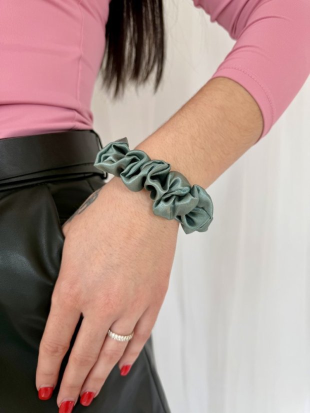 MINI saténová scrunchie - SAGE GREEN